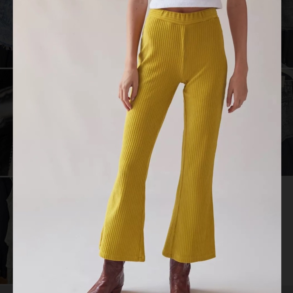 UO Cassidy Ribbed Velvet Kick Flare Pant